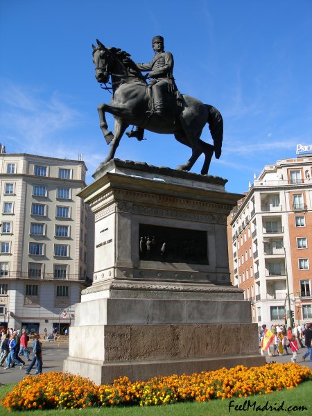 Statue of General Marqués del Duero