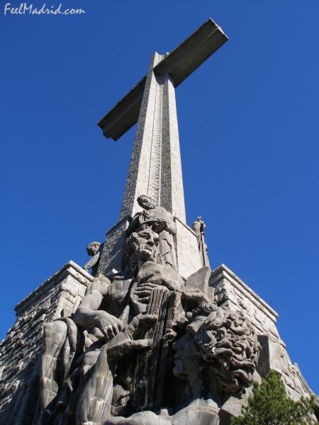 base de la cruz Valle de los Caídos